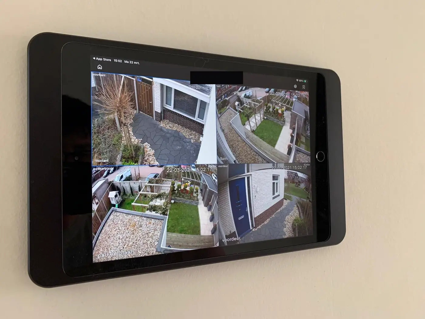 Live beeld op een tablet tijdens de oplevering