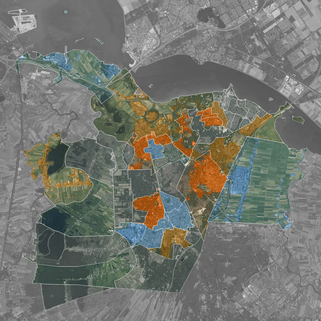 Luchtfoto van het Gooi met de wijken ingekleurd naar woninginbraken per woning, vergeleken met het Gooise gemiddelde